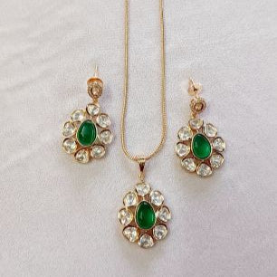 Kundan Rekha Pendant Set with Green Stone