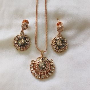 Kundan Green Swara Pendant Set