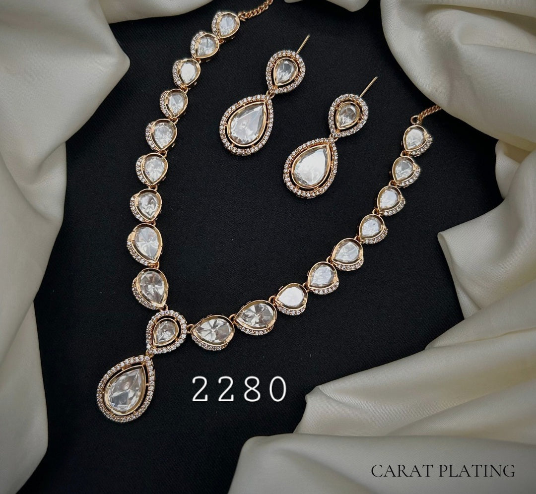 Smruti Kundan Necklace Set