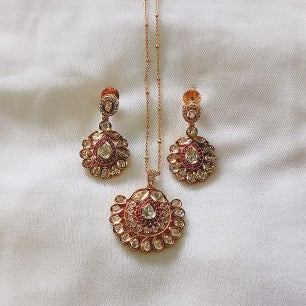 Kundan Red Swara Pendant Set