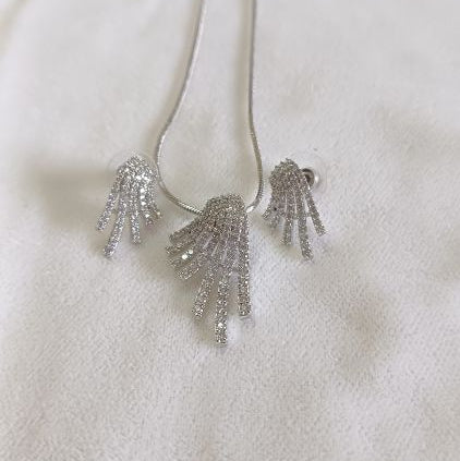 Silver Anai Diamond Pendant Set