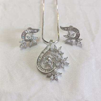 Silver Avika Diamond Pendant Set