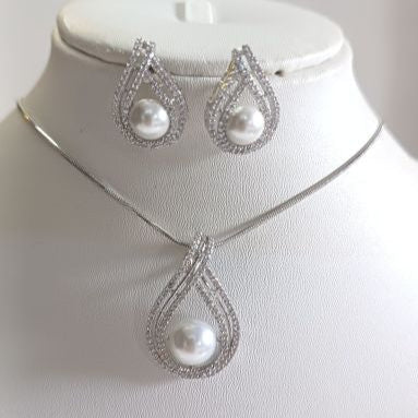 Silver Avneet Diamond Pendant Set