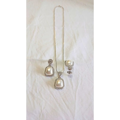 Silver Diva Diamond Pendant Set