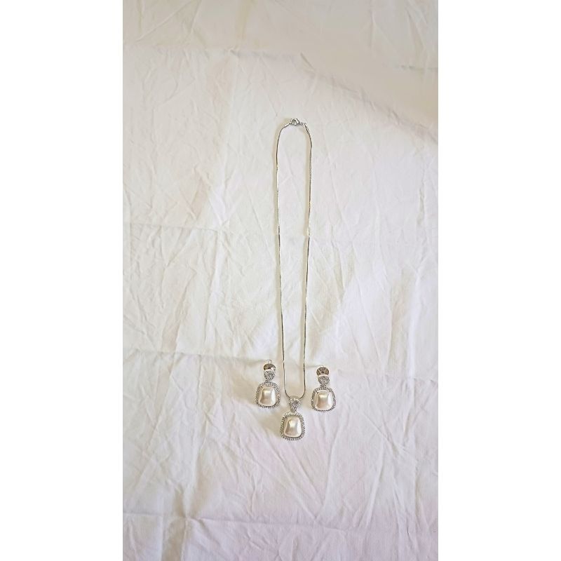 Silver Diva Diamond Pendant Set