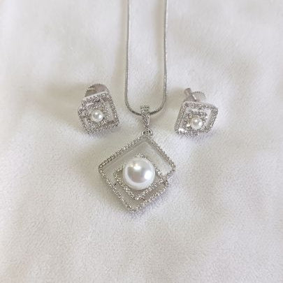 Silver Vayda Diamond Pendant Set
