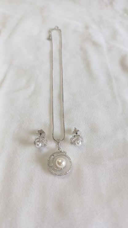 Silver Zaaei Diamond Pendant Set