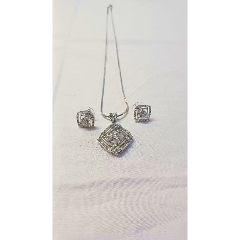 Silver Riddhi Diamond Pendant Set