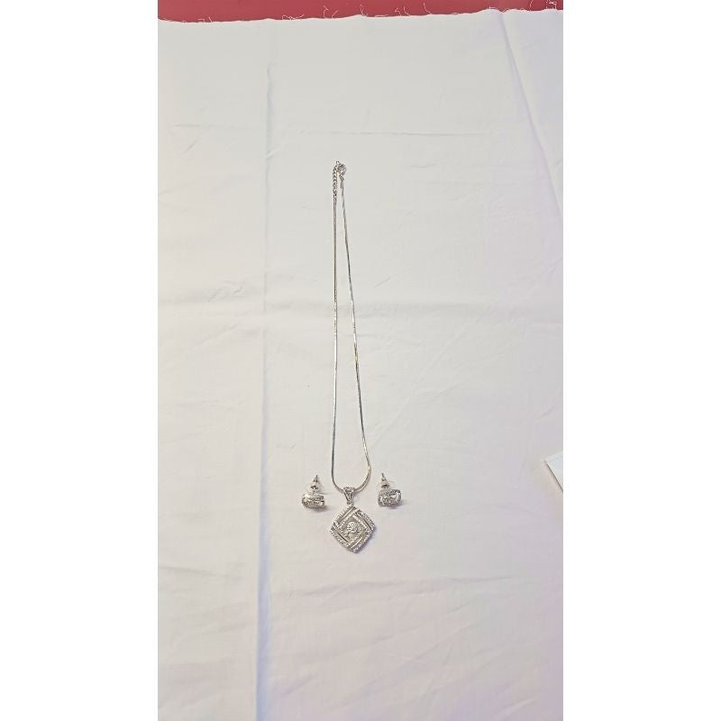 Silver Riddhi Diamond Pendant Set