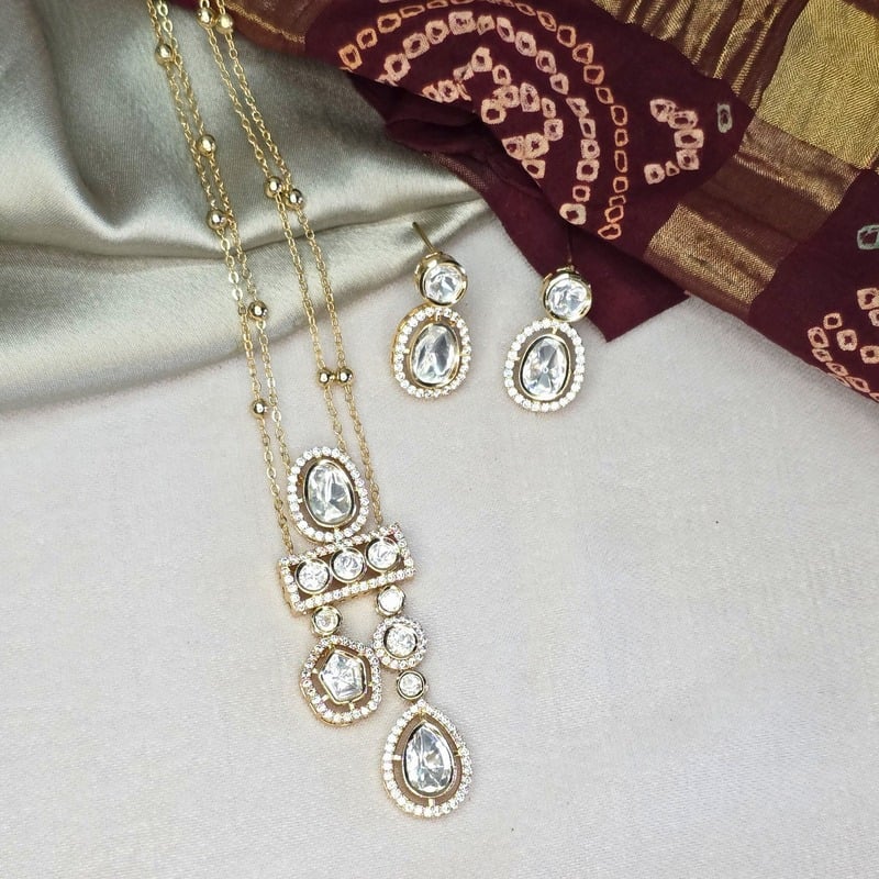 Gold Sitara Kundan Pendant Set